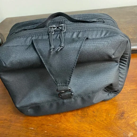 Eagle Creek Pack-It® Trifold Toiletry Kit - Picture 10 of 12